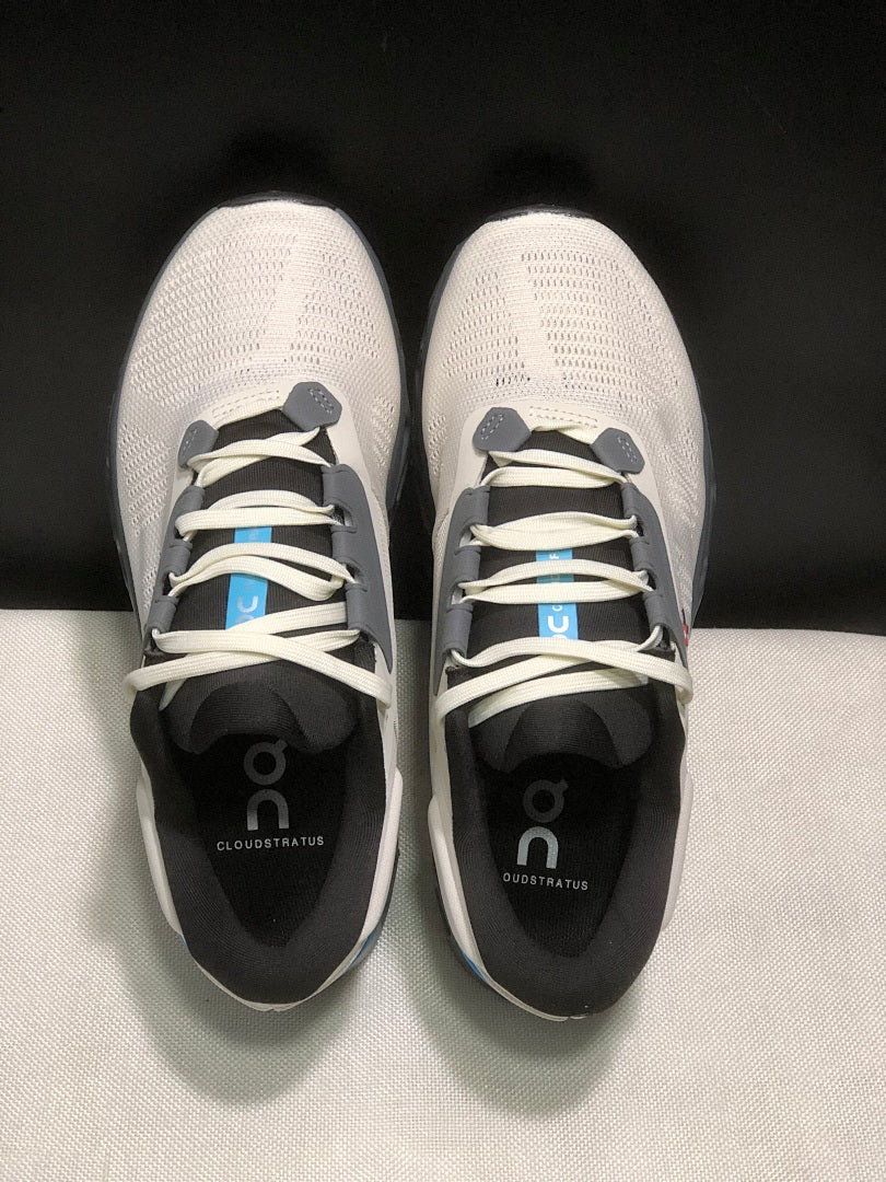Cream and Gray On Cloudstratus 3 Running Shoes - product image from the listing.