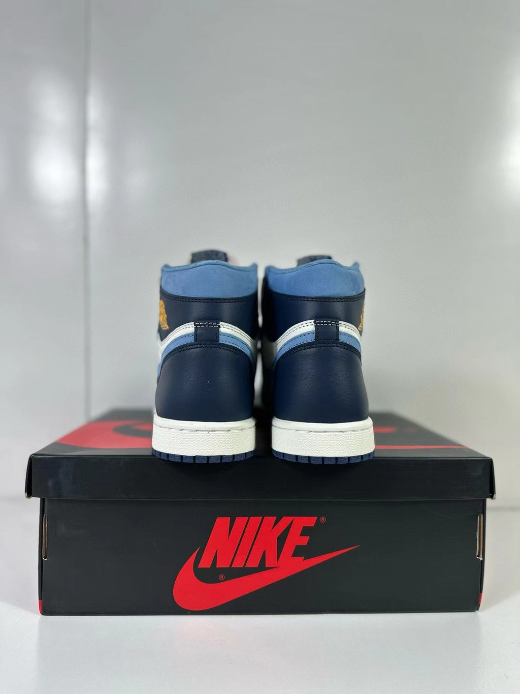 Air Jordan 1 High OG Blue White FD2596-400 - product image from the listing.