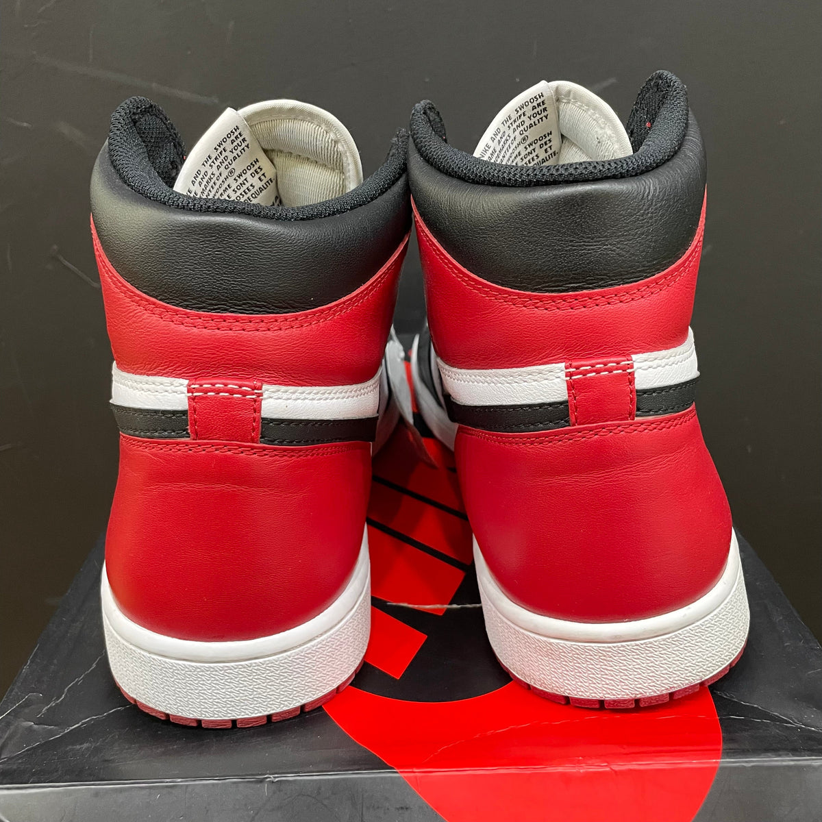 Used - Jordan 1 Black Toe 2016 - product image from the listing.