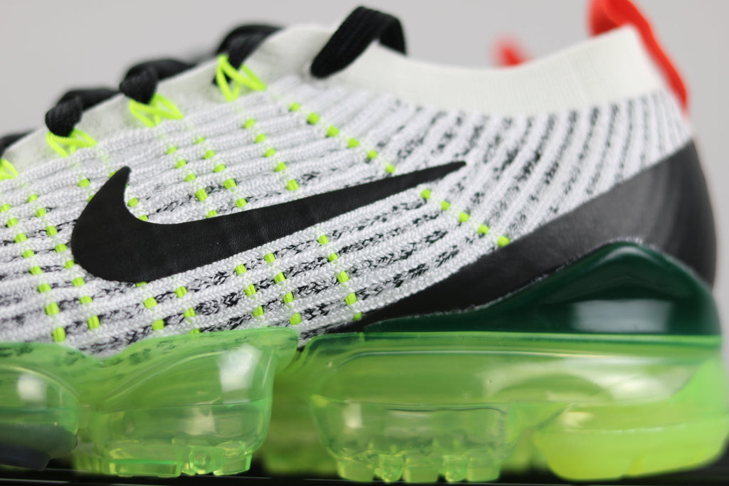 Nike Air VaporMax Flyknit 3 AJ6900-100 Trainers - product image from the listing.