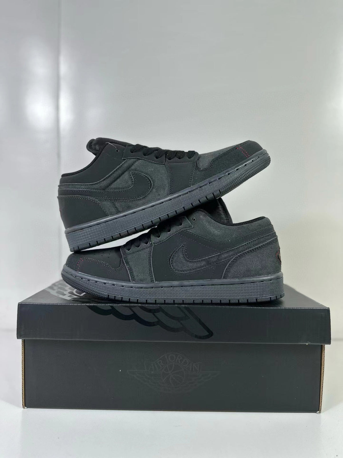 Air Jordan 1 Low SE Craft Black Grey FD8635-001 - product image from the listing.