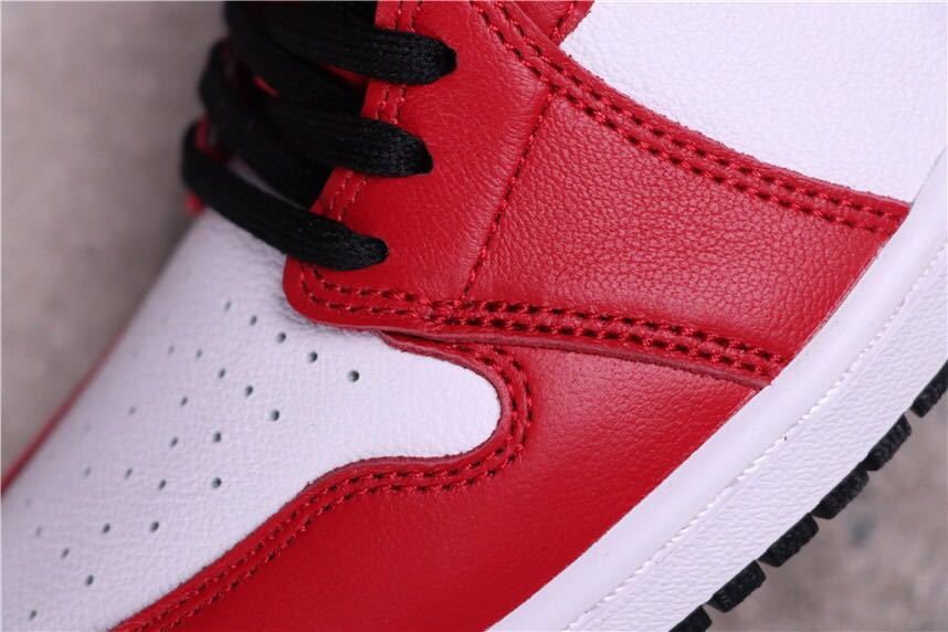 Women's Air Jordan 1 Satin Snake High-Top Sneakers CD0461-601 - product image from the listing.