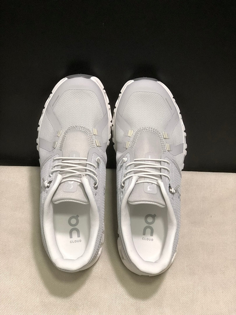 On Cloud 6 Sneakers in Gray and White - product image from the listing.