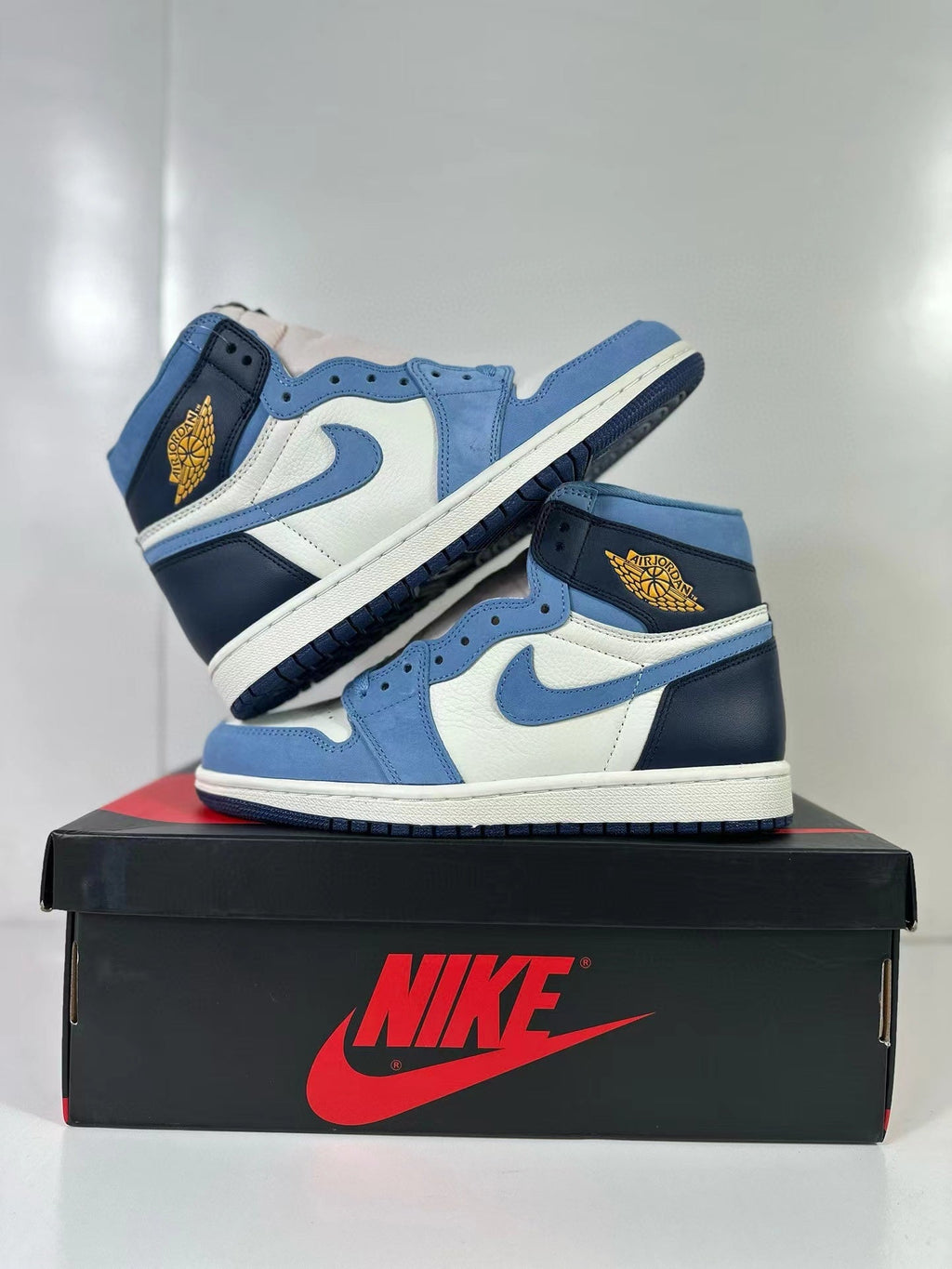 Air Jordan 1 High OG Blue White FD2596-400 - product image from the listing.