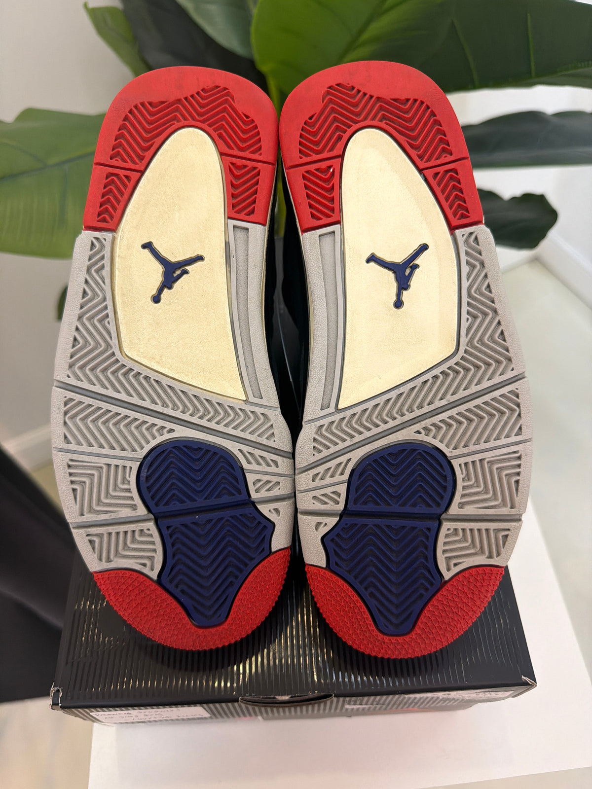 Air Jordan 4 - Rare - product photo shown in the listing for this item.