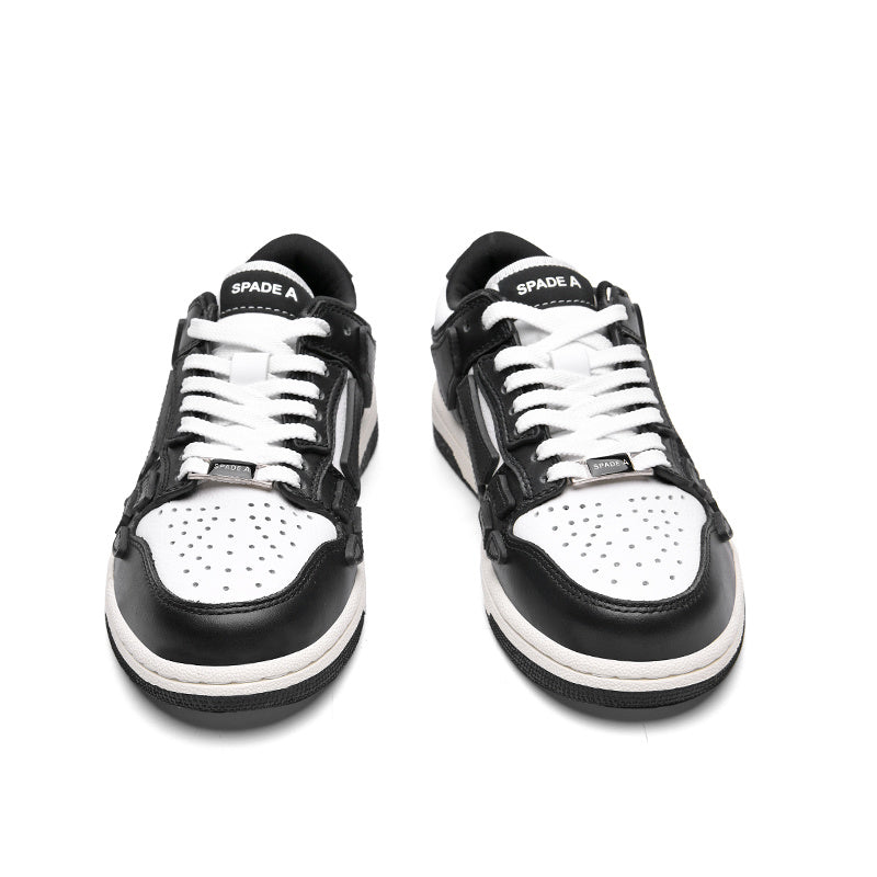 Low-Top Sneakers in Black and White MFS003-004 - product image from the listing.