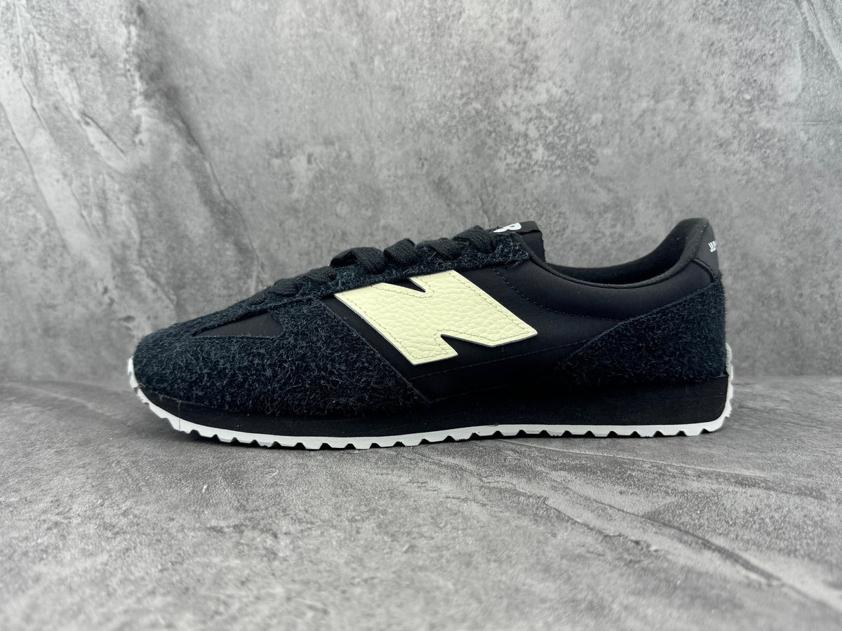New Balance U471XA Sneakers in Black - product image from the listing.