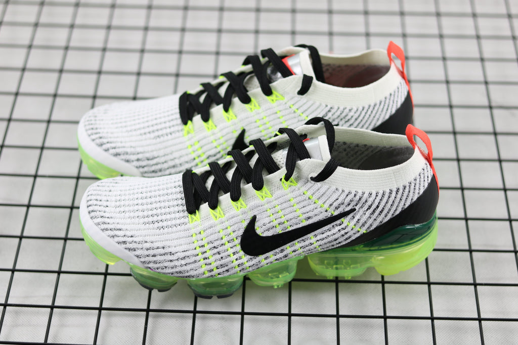 Nike Air VaporMax Flyknit 3 AJ6900-100 Trainers - product image from the listing.