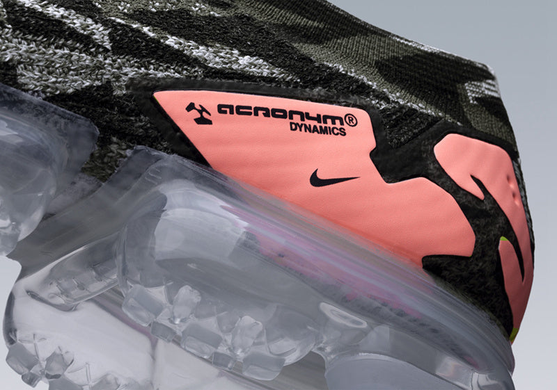 Nike Air VaporMax Moc 2 x ACRONYM in Black Coral AQ0996-102 - product image from the listing.