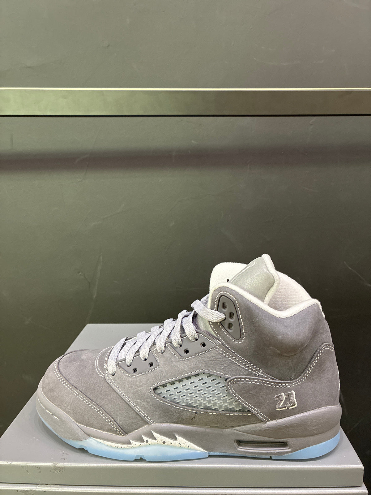 Wolf Grey Gs (2026) - Jordan 5 Retro - product image from the listing.