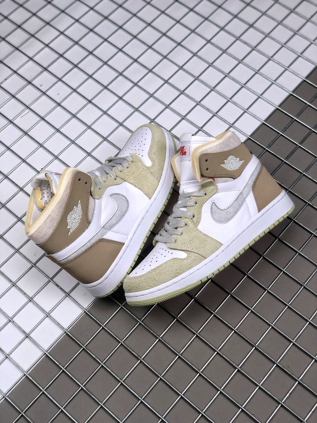 Olive Aura Sneakers - Jordan 1 Zoom CMFT CT0979-102 - product image from the listing.