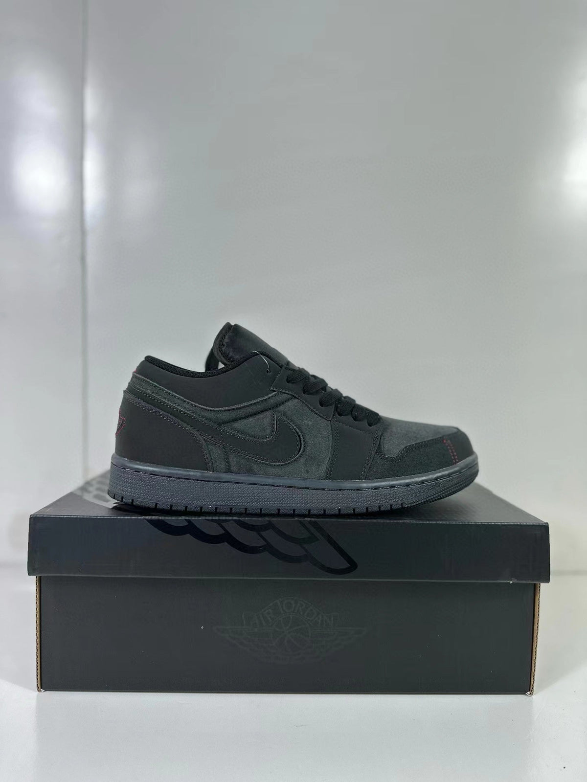 Air Jordan 1 Low SE Craft Black Grey FD8635-001 - product image from the listing.