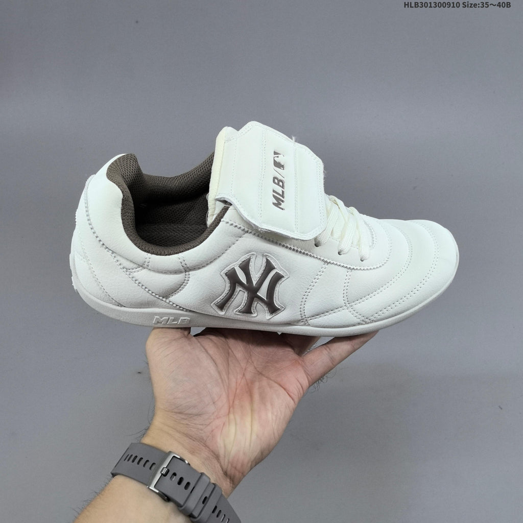 MLB New York Yankees Low-Profile Casual Trainers - product image from the listing.
