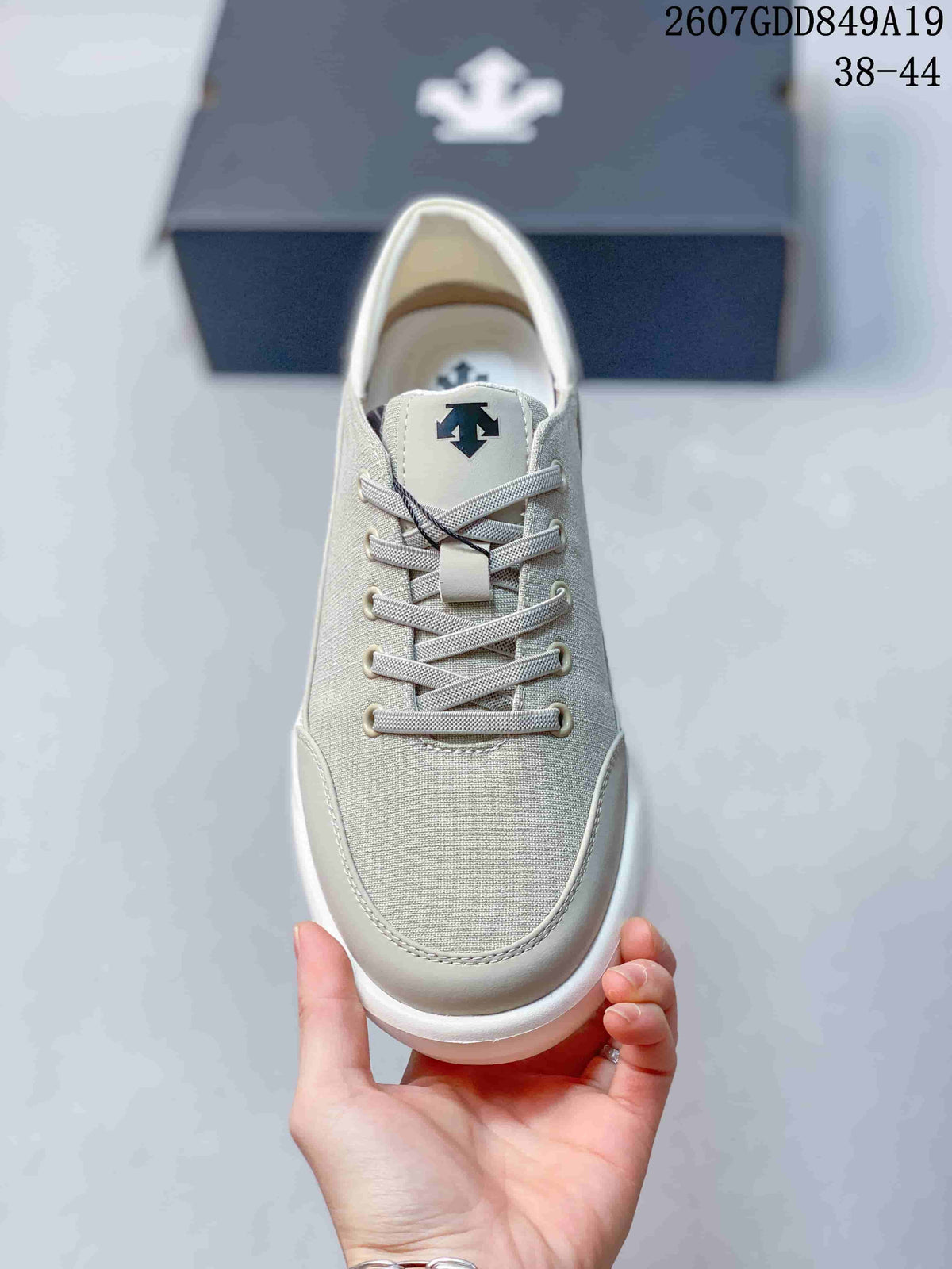 White and Gray Descente 2607GDD849A19 Low-Top Sneakers - product image from the listing.