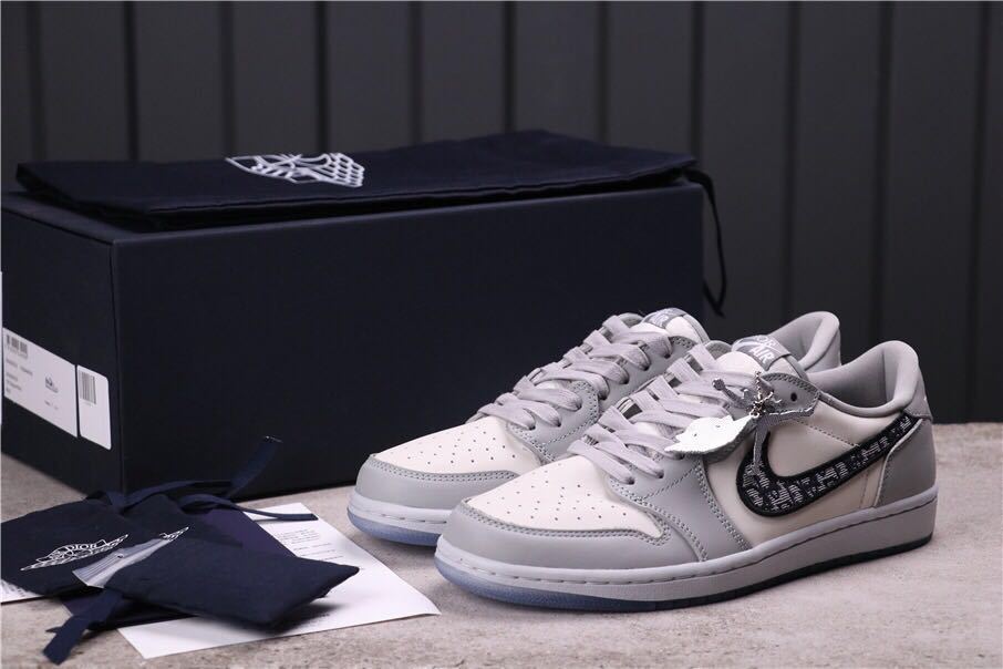 Jordan Dior x Air Jordan 1 Low in Grey White Black CN8608-002 - product image from the listing.