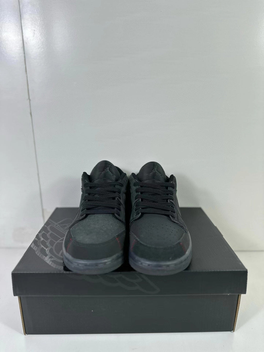 Air Jordan 1 Low SE Craft Black Grey FD8635-001 - product image from the listing.