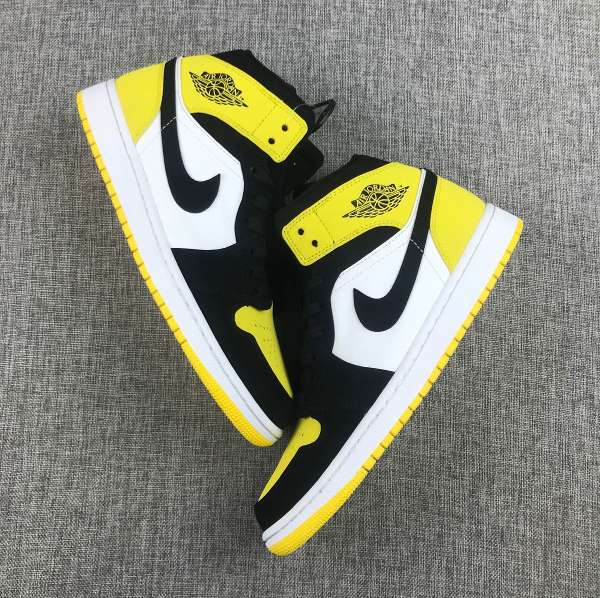Black Yellow Toe Sneakers - Air Jordan 1 Mid SE 852542-071 - product image from the listing.