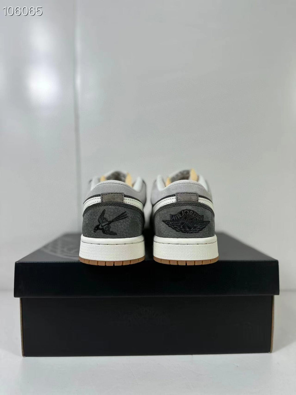Air Jordan 1 Low SE Gray White FD0399-004 - product image from the listing.