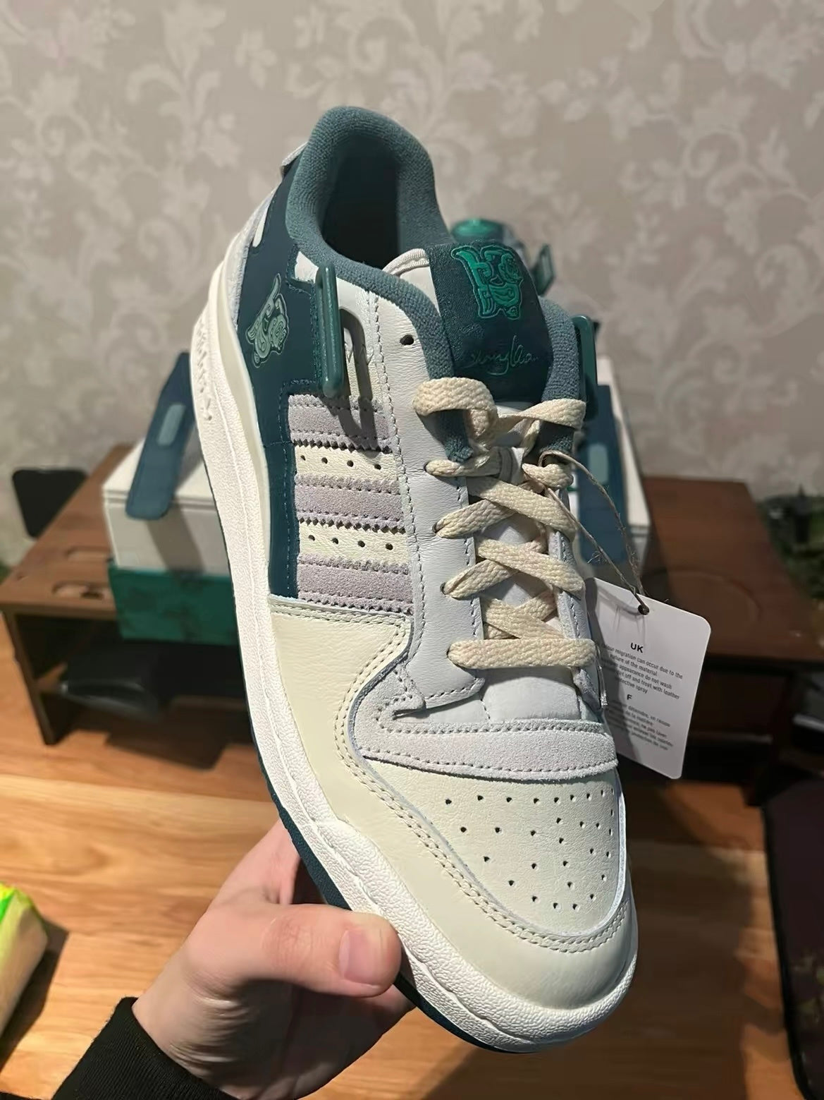 Adidas Originals Forum 84 Low Sneakers in White Green HP2067 - product image from the listing.