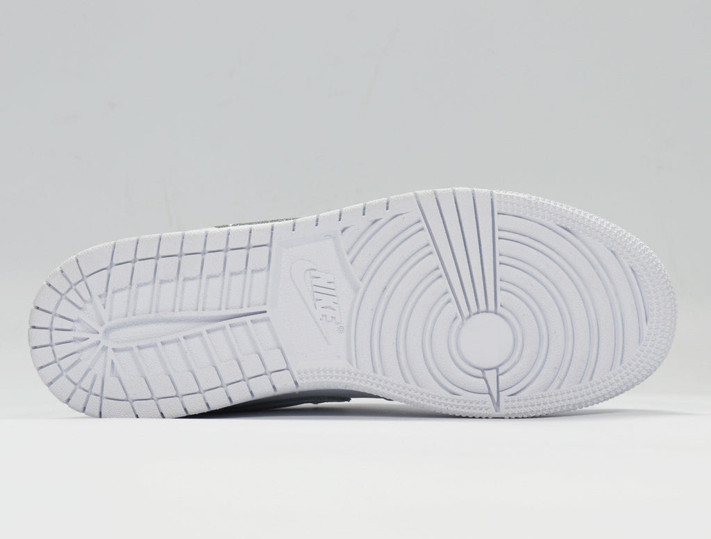 Air Jordan 1 Low White Pink Sneakers 554723-102 - product image from the listing.