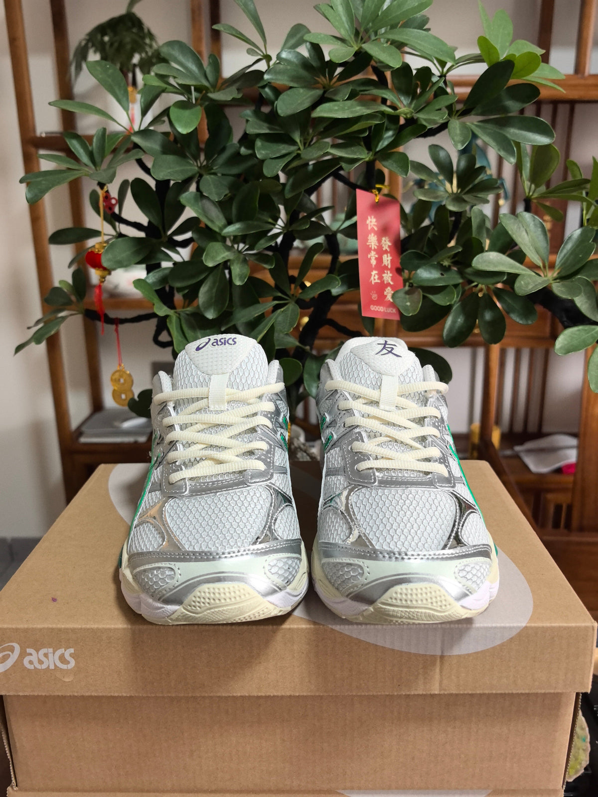 Grey and White ASICS GEL-Cumulus 16 Sneakers - product image from the listing.