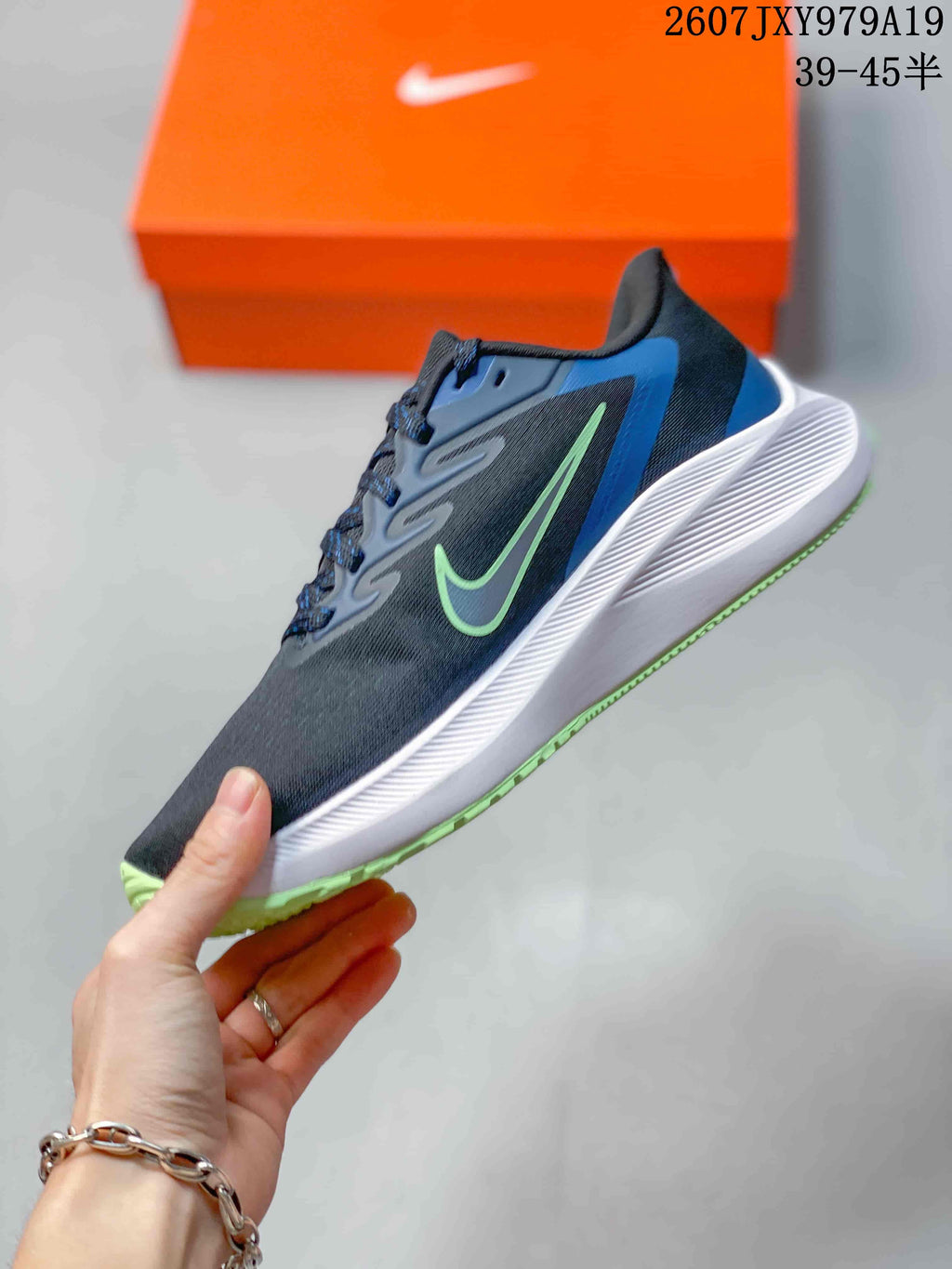 Men's Nike Zoom Winflo 7 Running Sneakers Navy Green 07JXY979A19 - product image from the listing.