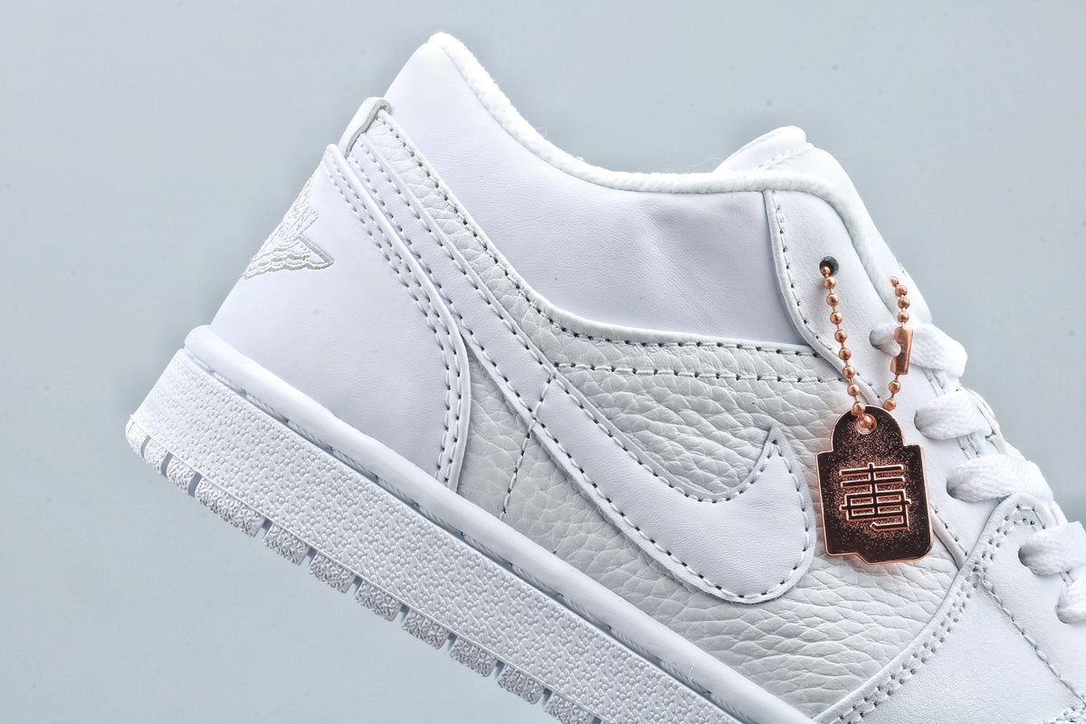 Jordan 1 Low Sneakers in White 11136 - product image from the listing.