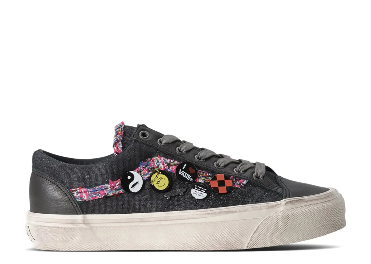 Souvenir Black Old School 36 LX by Vans - product image from the listing.
