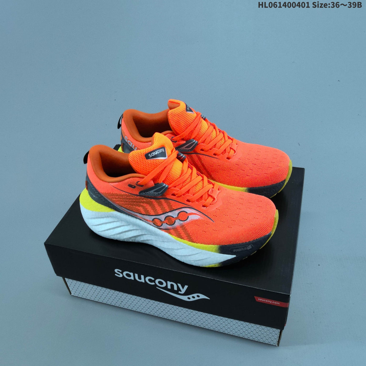 Saucony Triumph 21 Shoes for Running - product image from the listing.