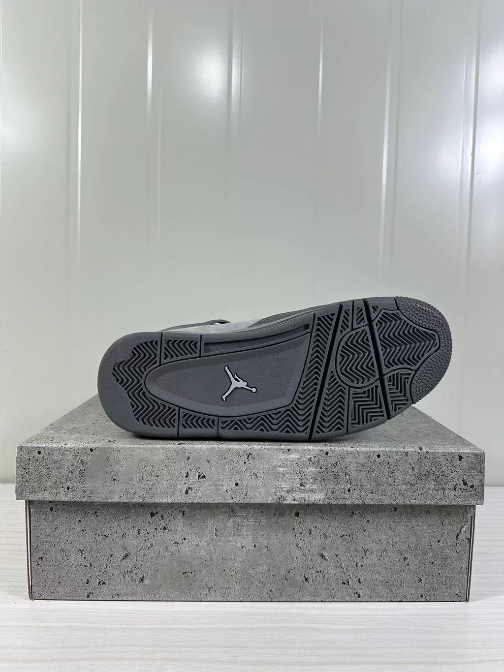 Air Jordan 4 Retro SE Paris Olympics Grey FQ7928-001 - product image from the listing.