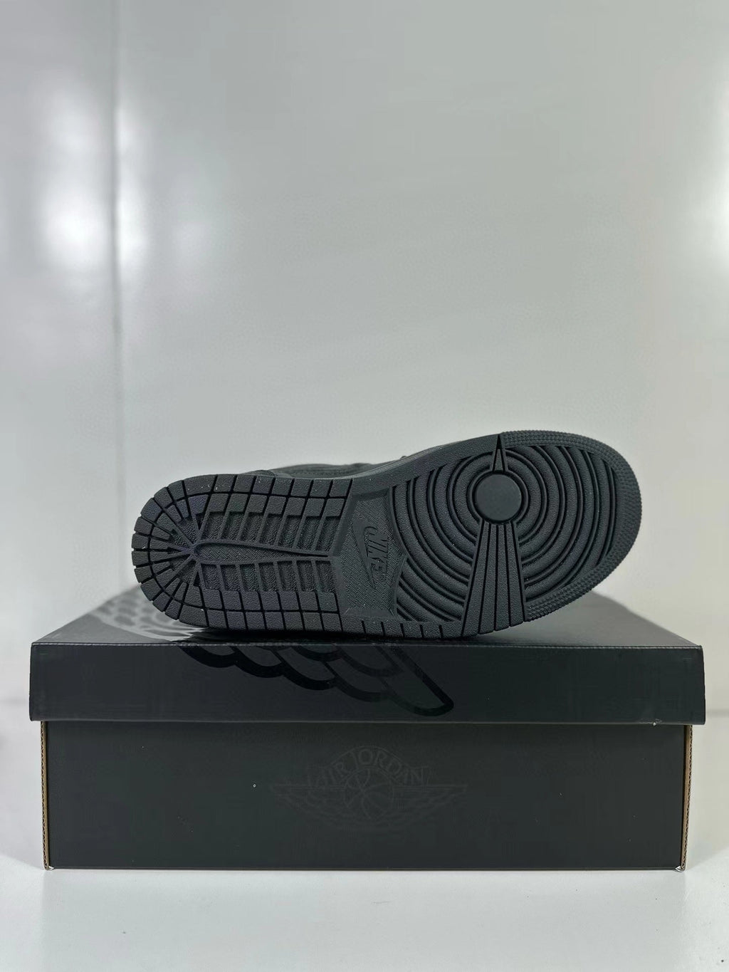 Air Jordan 1 Low SE Craft Black Grey FD8635-001 - product image from the listing.