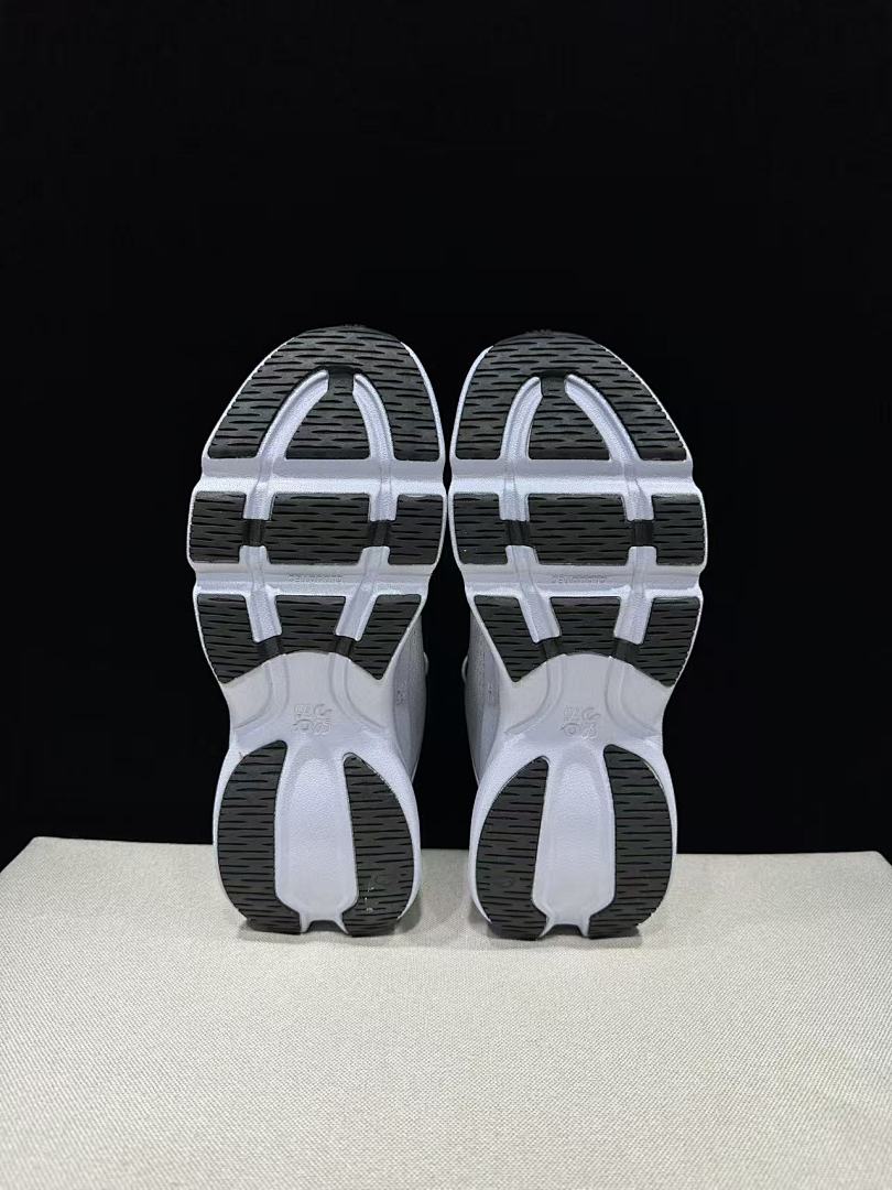 Light Purple On x Loewe Cloudventure 3.0 Sneakers - product image from the listing.
