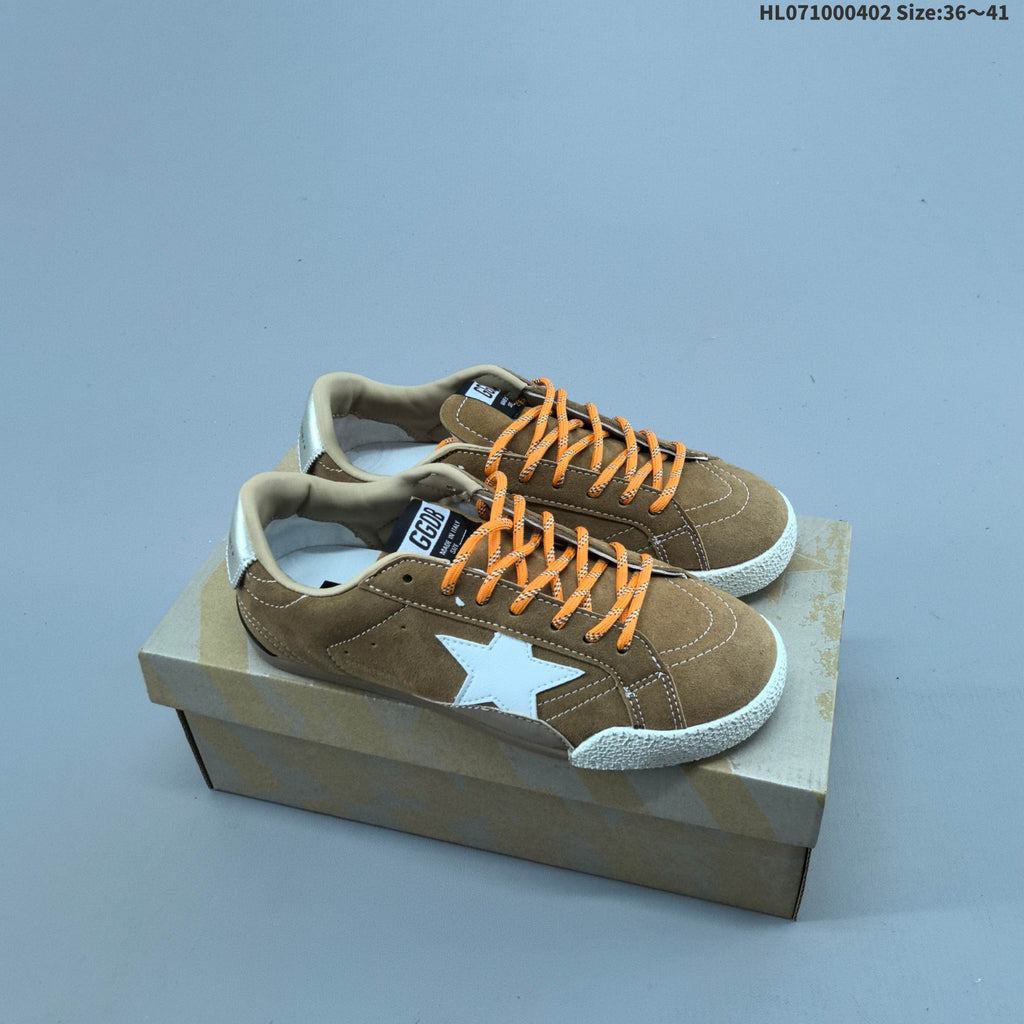 Golden Goose Superstar Star Trainers HL071000402 - product image from the listing.