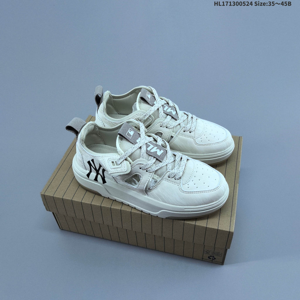 New York Yankees Low-Top Platform Sneakers, in White - product image from the listing.