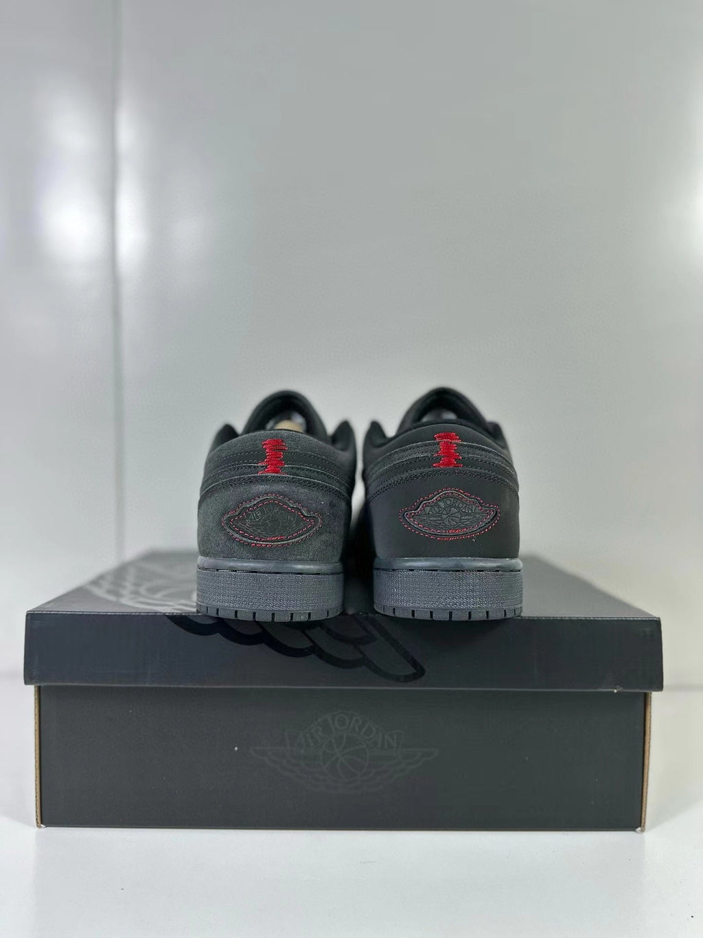 Air Jordan 1 Low SE Craft Black Grey FD8635-001 - product image from the listing.