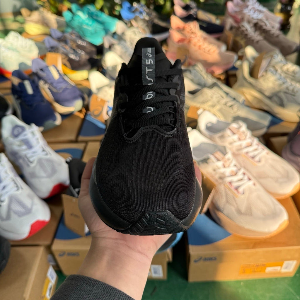 ASICS NOVABLAST 5 LE Running Shoes in Black - product image from the listing.