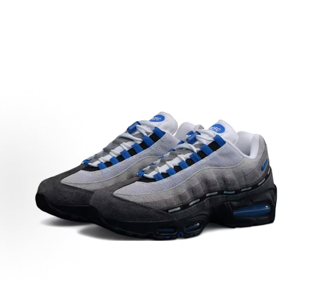 x UNDEFEATED IB4523-001 Sneakers - Nike Air Max 95 SP - product image from the listing.