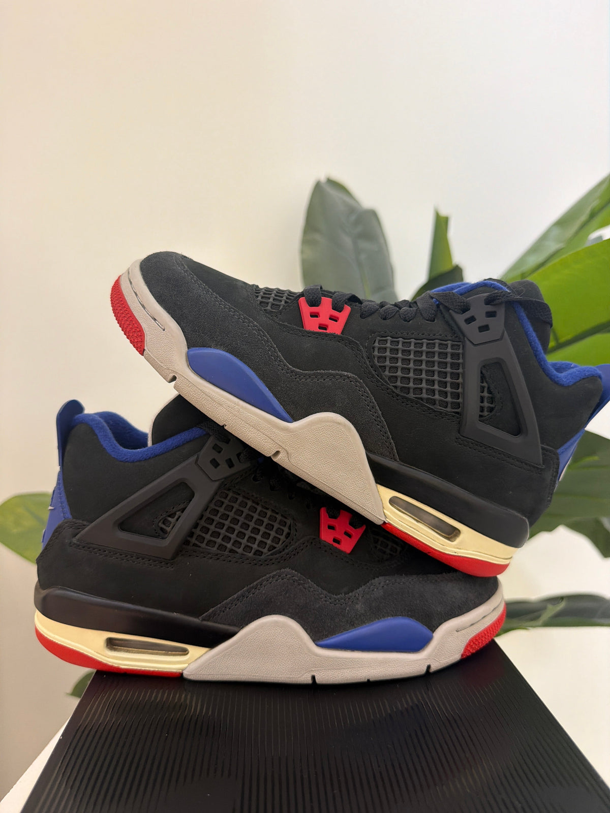 Air Jordan 4 - Rare - product photo shown in the listing for this item.