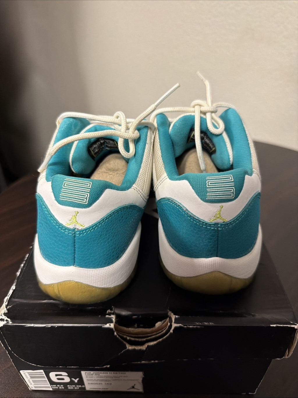 Girls' Nike Air Jordan XI 11 Low Aqua Turbo Green Retro GG 2014 Size 6Y - product image from the listing.