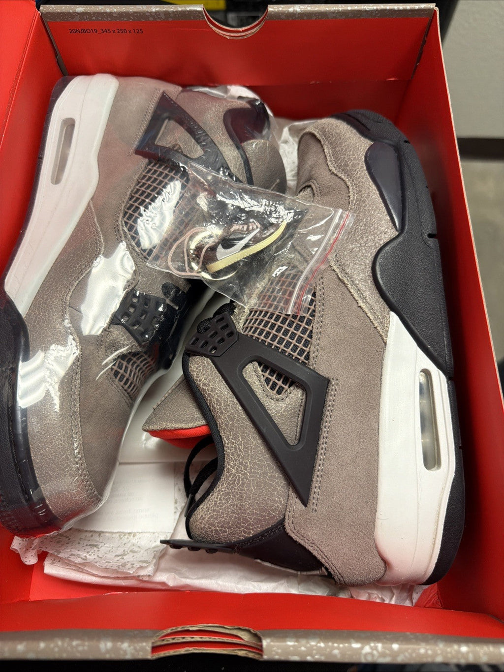 TAUPE HAZE SIZE 11 - JORDAN 4 - product image from the listing.