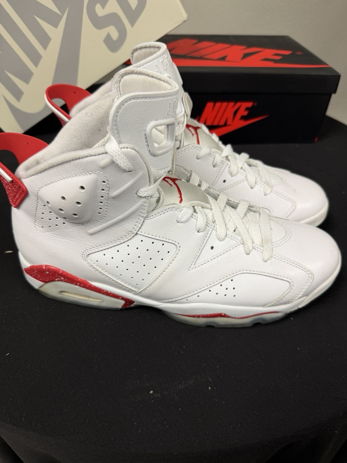 Men's Nike Air Jordan 6 Retro White Red Oreo Size 11 2022 CT8529-162 EUC - product image from the listing.