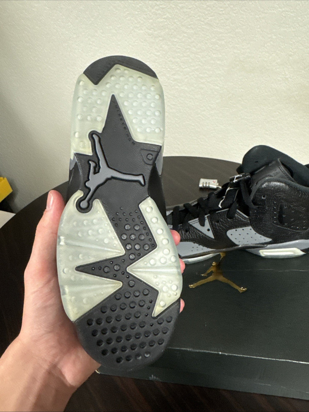 Air Jordan Retro 6 Gs Black Cool Greys - Size 5Y - product image from the listing.
