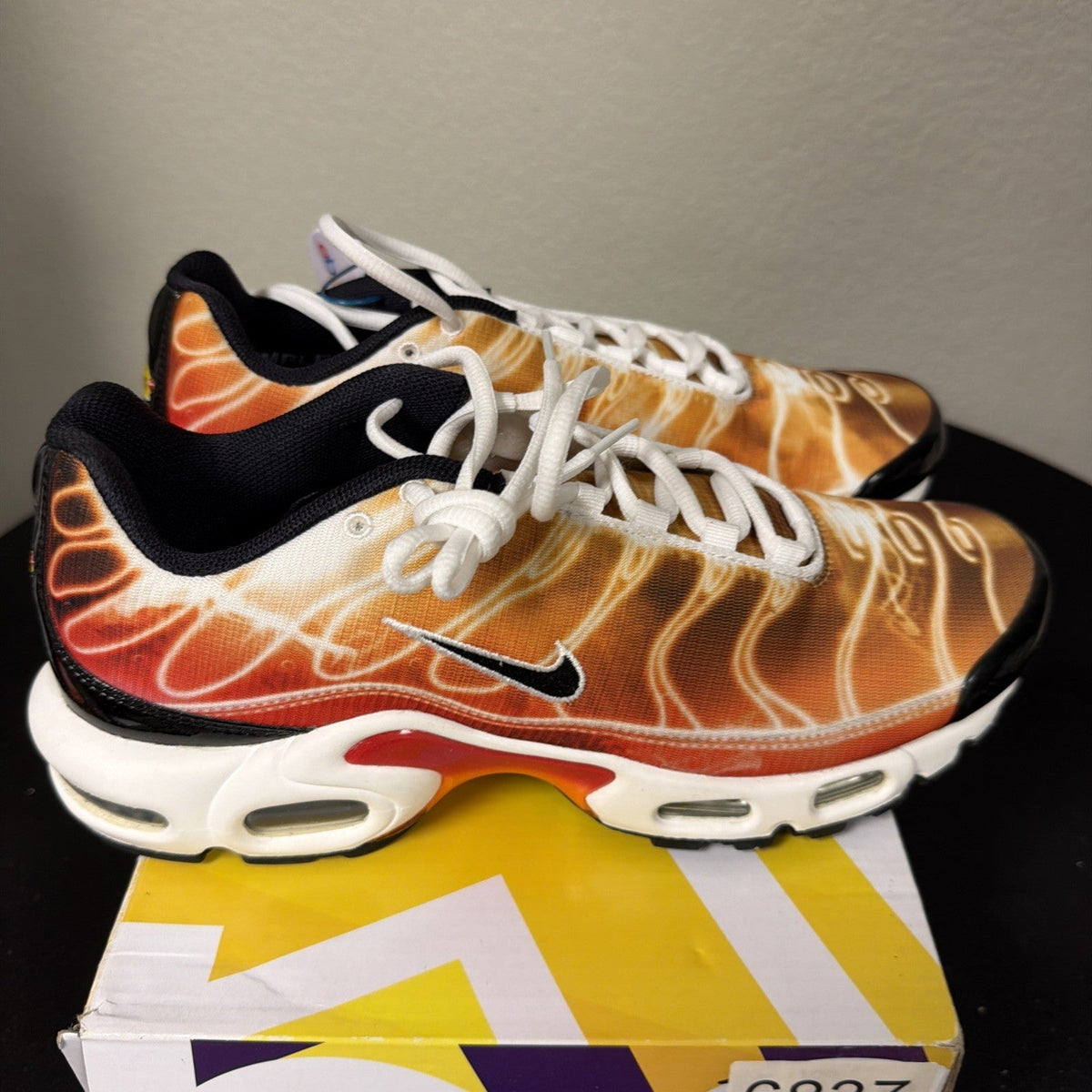 "Light Photography - Sport Red" Nike Air Max Plus OG DZ3531-600 Size 9 SAMPLE - product image from the listing.
