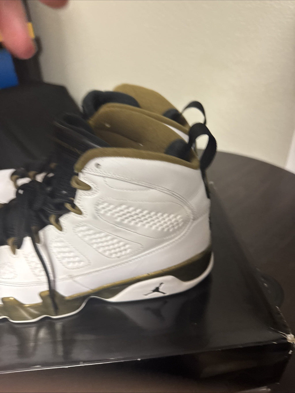 Air Jordan 9 Retro Statue - Size 9.5 - product image from the listing.