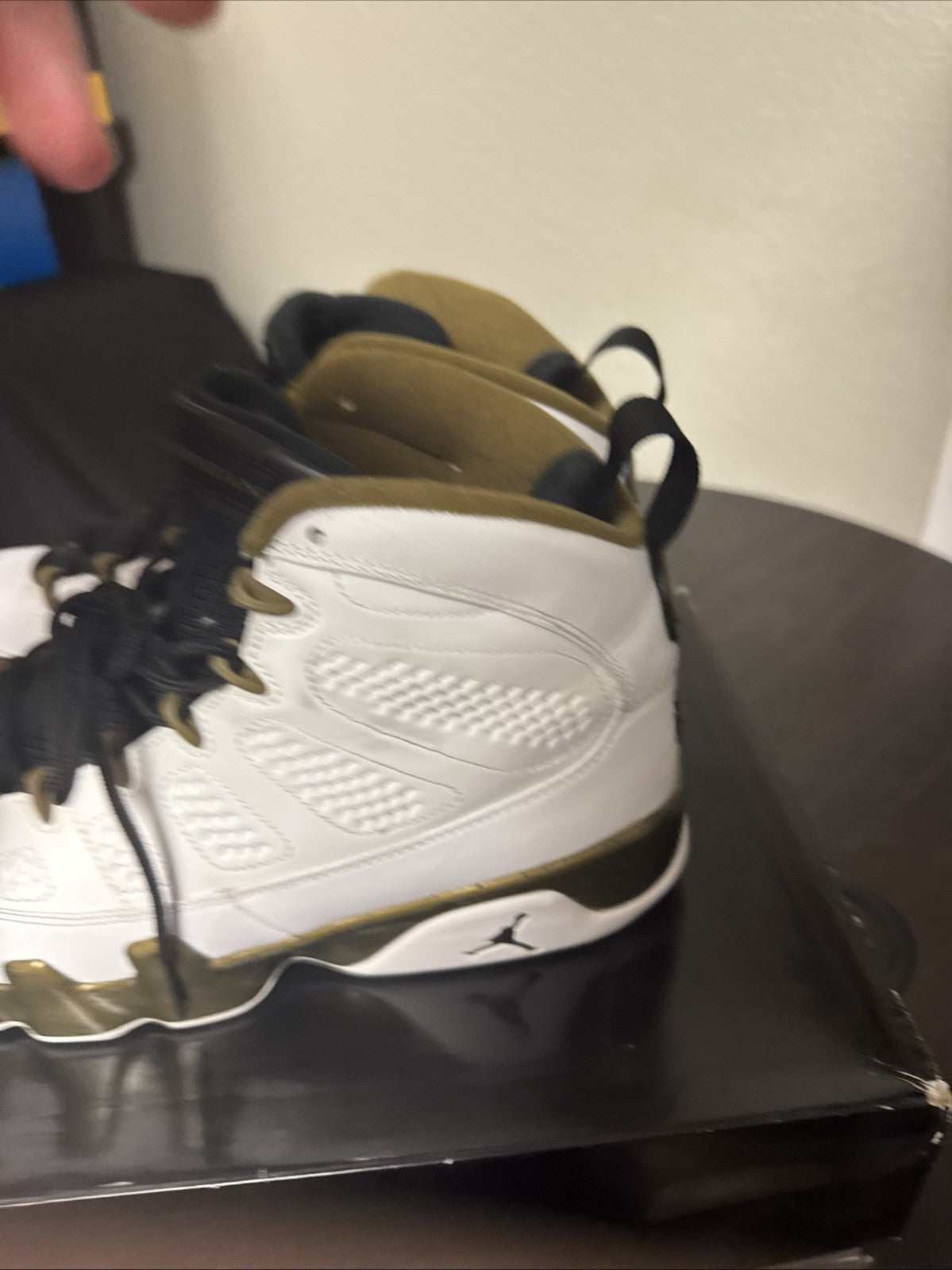 Air Jordan 9 Retro Statue - Size 9.5 - product image from the listing.