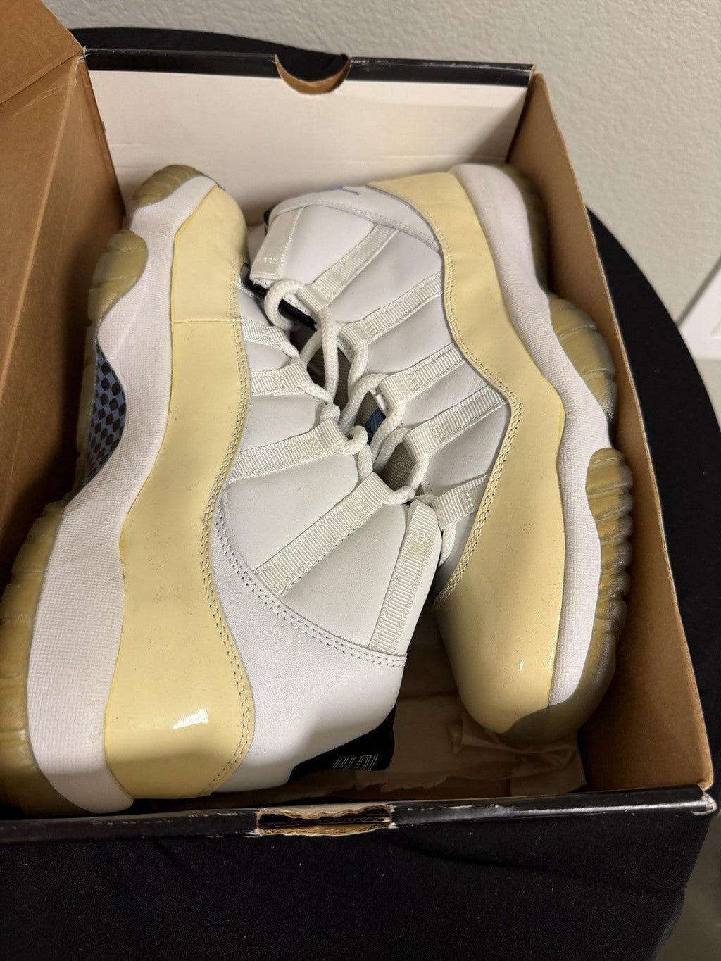 "Columbia" Air Jordan 11 Retro 2001 - product image from the listing.