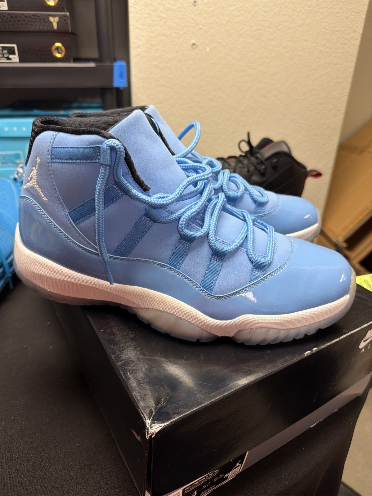 Jordan 11 Retro Pantone 2014😱 - 😱Size 13 - product image from the listing.