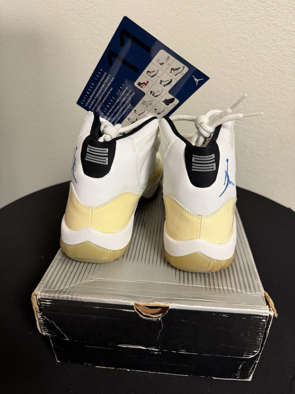 "Columbia" Air Jordan 11 Retro 2001 - product image from the listing.