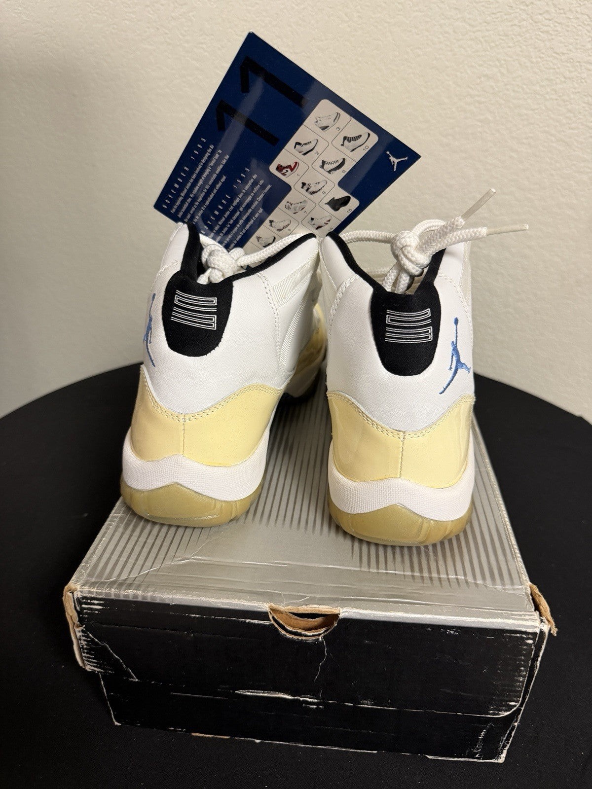 "Columbia" Air Jordan 11 Retro 2001 - product image from the listing.