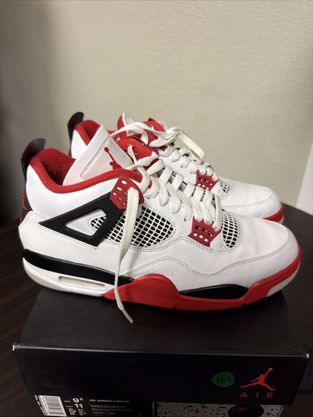 Jordan 4 Retro OG Mid Bred 2019 - Size 9.5 - product image from the listing.